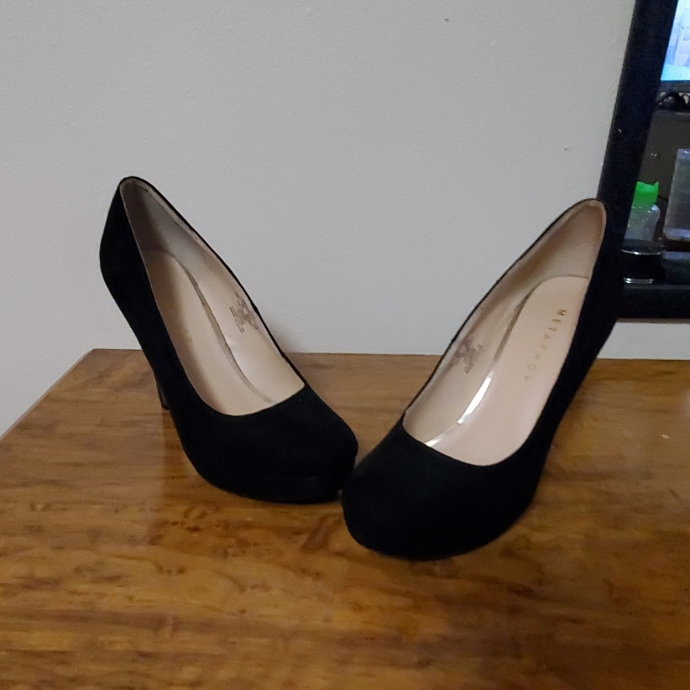 I am selling high heels for women.